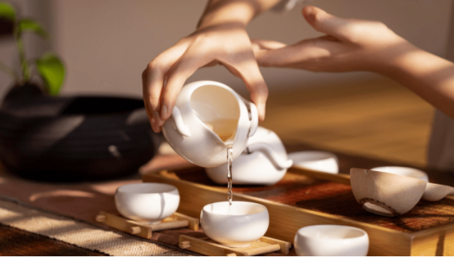 “茶艺师”跟“评茶员”有什么区别？科普一下吧。